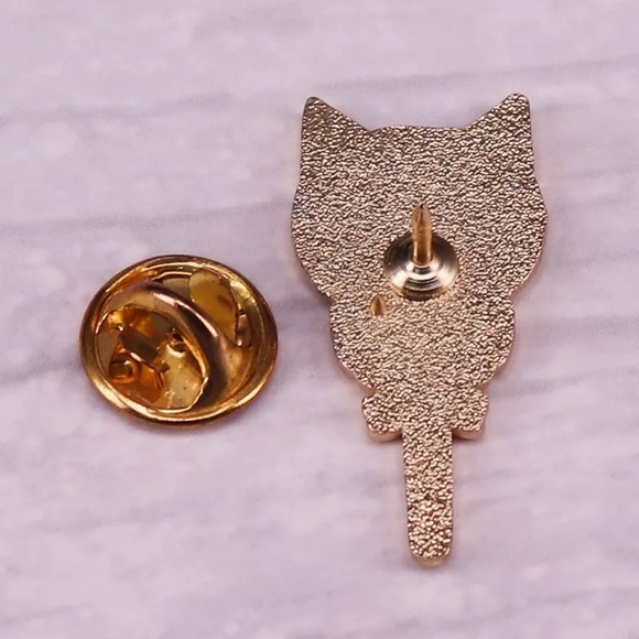 Sailor Moon Enamel Pin - Picture 2 of 2